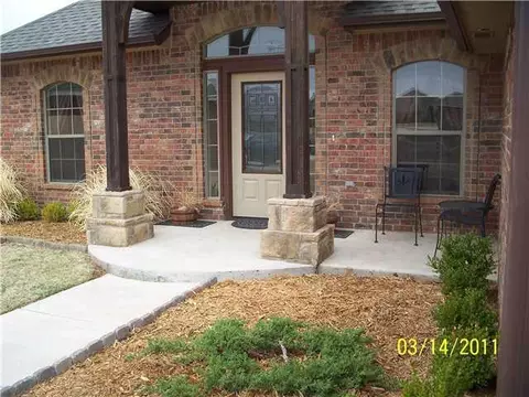 1409 Mead Ln, Moore, OK 73170 photo 2