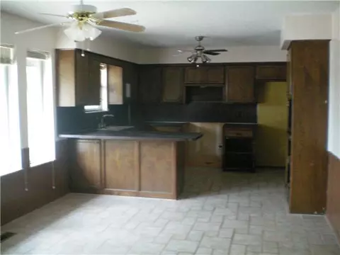 301 Christopher Dr, Chickasha, OK 73018 photo 5