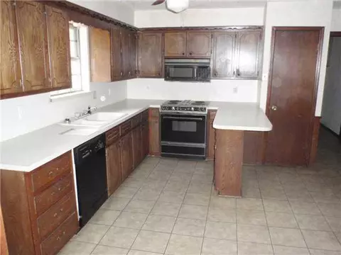 407 E Carson Ln, Mustang, OK 73064 photo 2