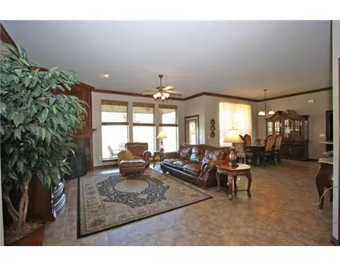107 Ashley Cir, Tuttle, OK 73089 photo 3