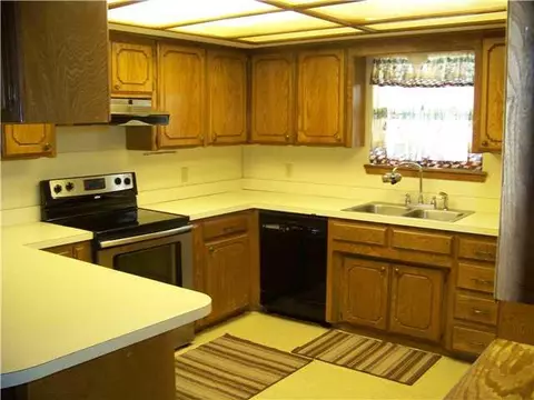 200 E Redfork Dr, Dover, OK 73734 photo 2