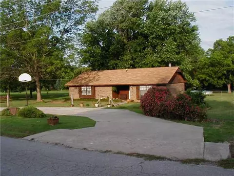 2585 Maple Dr, Harrah, OK 73045 photo 1