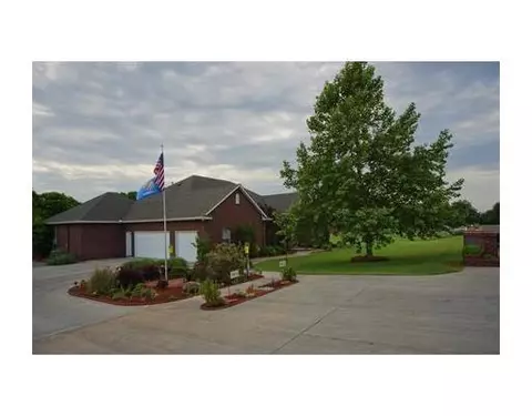 304 E Ponderosa Dr, Tuttle, OK 73089 photo 2