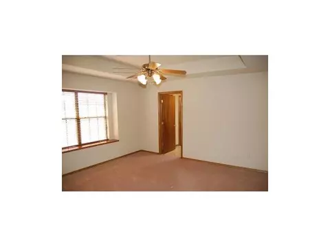 Undisclosed, Norman, OK 73072 photo 9