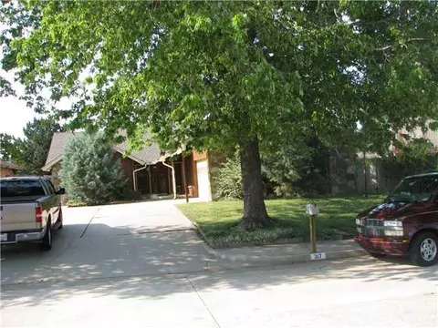 317 E Platt Dr, Yukon, OK 73099 photo 2