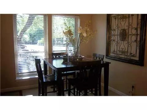 407 E Cedar Dr, Tuttle, OK 73089 photo 4