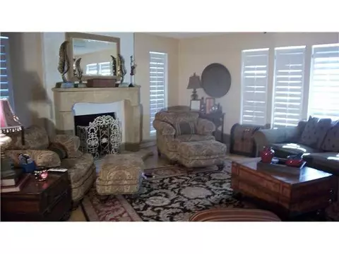 407 E Cedar Dr, Tuttle, OK 73089 photo 2