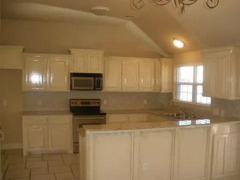 1301 NW 19th St, Moore, OK 73170 photo 7