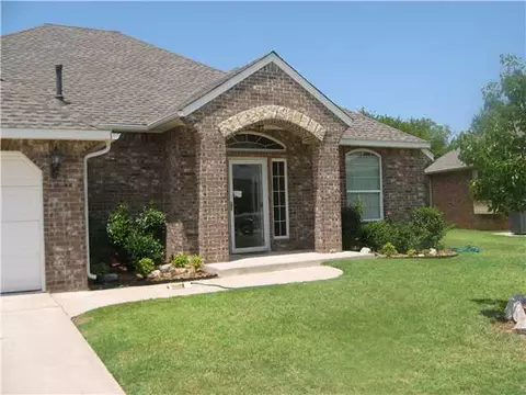 1301 NW 19th St, Moore, OK 73170 photo 2