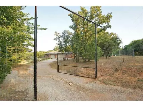 4926 S Post Rd, Guthrie, OK 73044 photo 1