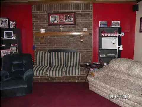 4550 S Pine St, Guthrie, OK 73044 photo 3