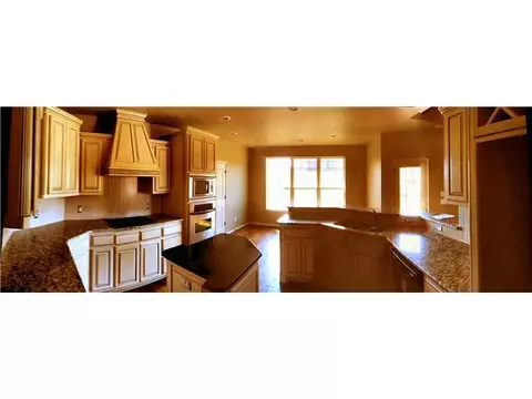 3115 Creekview Dr, Tuttle, OK 73089 photo 2
