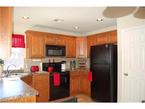 106 W End Ct, Tuttle, OK 73089 photo 5