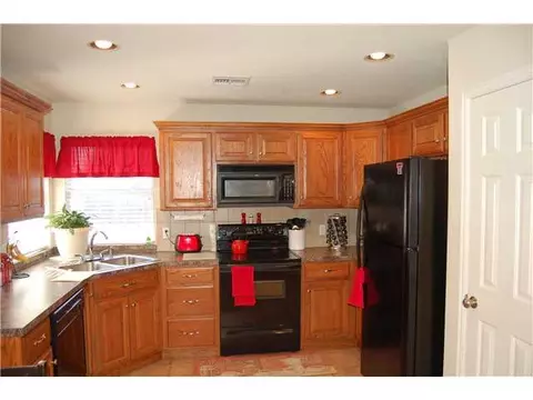 106 W End Ct, Tuttle, OK 73089 photo 4