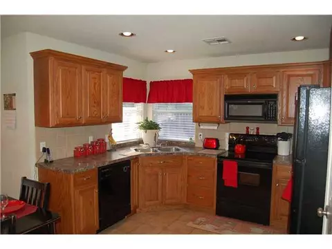 106 W End Ct, Tuttle, OK 73089 photo 6