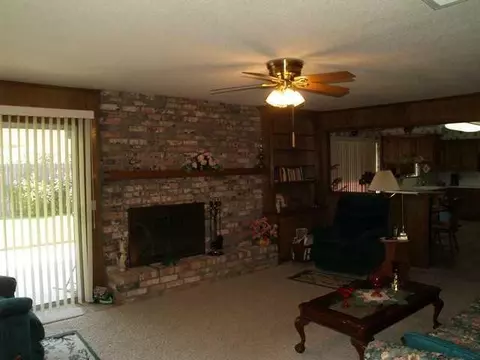 3733 N Riverside Dr, Bethany, OK 73008 photo 4