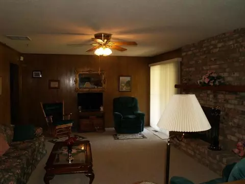 3733 N Riverside Dr, Bethany, OK 73008 photo 5