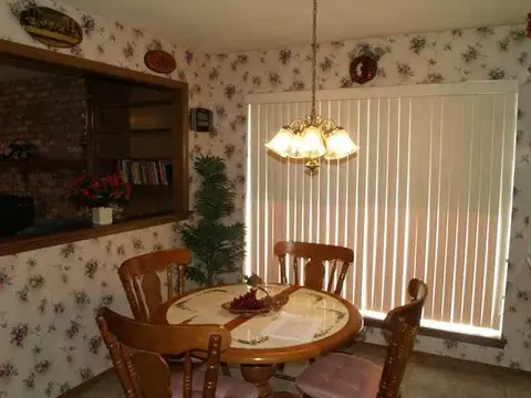 3733 N Riverside Dr, Bethany, OK 73008 photo 8
