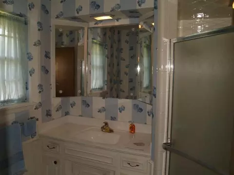 3733 N Riverside Dr, Bethany, OK 73008 photo 10