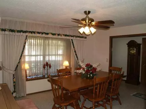 3733 N Riverside Dr, Bethany, OK 73008 photo 2