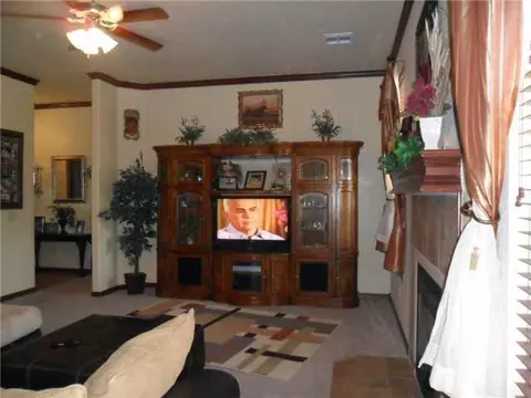 1910 Riviera Dr, Tuttle, OK 73089 photo 4