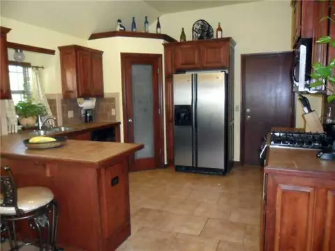 1910 Riviera Dr, Tuttle, OK 73089 photo 2