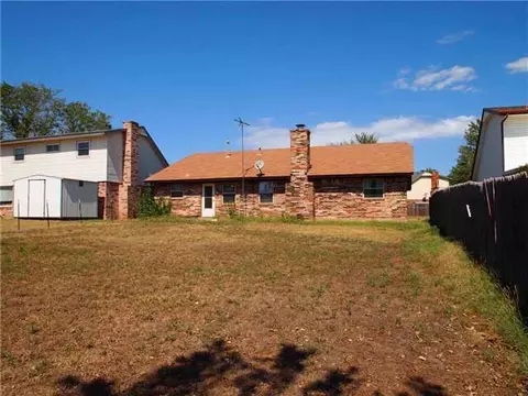 Undisclosed, Moore, OK 73160 photo 15