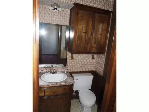 Undisclosed, Moore, OK 73160 photo 12