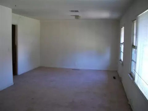 3918 N Kickapoo Ave, Shawnee, OK 74804 photo 3