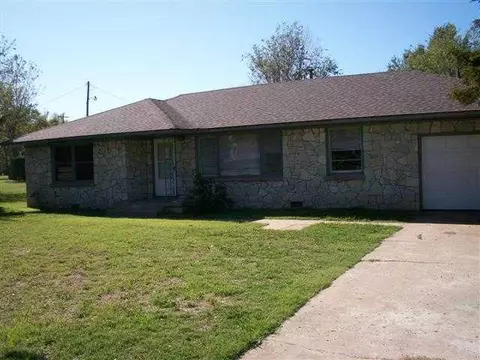 3918 N Kickapoo Ave, Shawnee, OK 74804 photo 1
