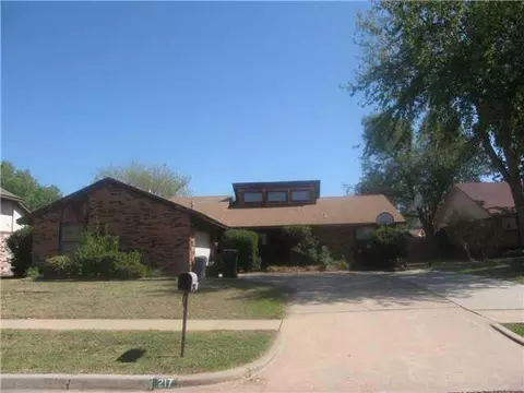 217 Crest Pl, Norman, OK 73071 photo 1