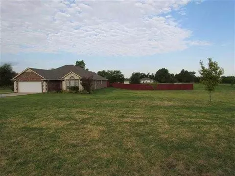 217 Red Rock Rd, Tuttle, OK 73089 photo 2