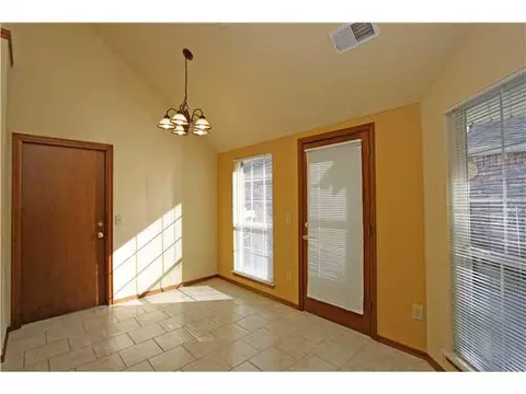 2124 Lakecrest Dr, Moore, OK 73170 photo 6