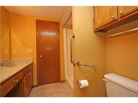 2124 Lakecrest Dr, Moore, OK 73170 photo 10