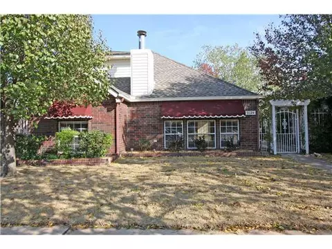 2124 Lakecrest Dr, Moore, OK 73170 photo 1