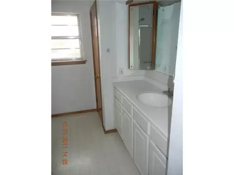 512 Willow St, Tuttle, OK 73089 photo 5