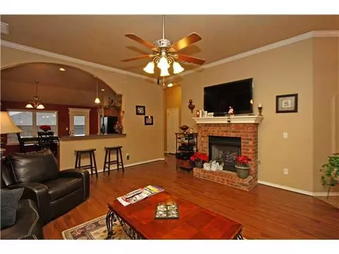 807 Elder Ln, Mustang, OK 73064 photo 6
