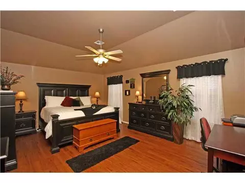 807 Elder Ln, Mustang, OK 73064 photo 4
