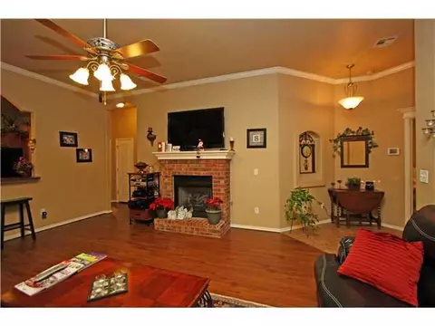 807 Elder Ln, Mustang, OK 73064 photo 5