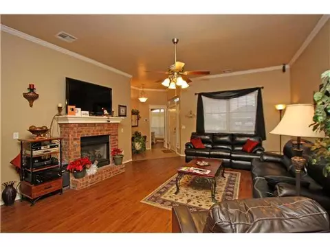 807 Elder Ln, Mustang, OK 73064 photo 7