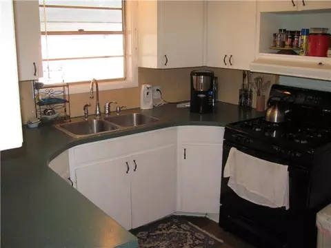 301 S Cedar St, Crescent, OK 73028 photo 4