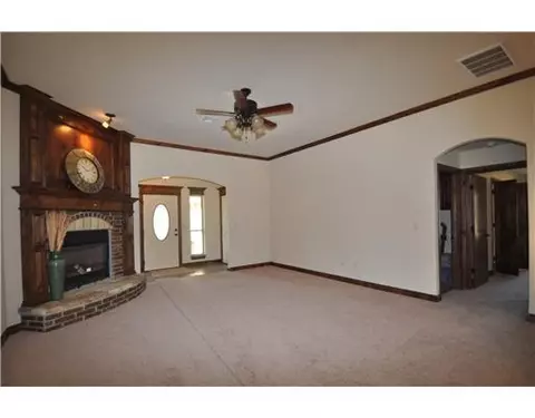 9320 Megans Way, Mcloud, OK 74851 photo 3
