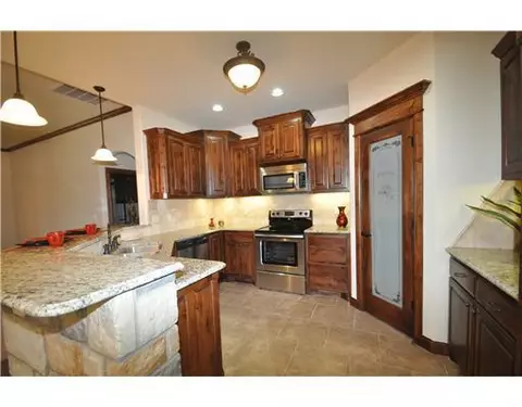 9320 Megans Way, Mcloud, OK 74851 photo 4