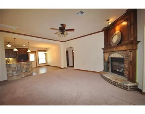 9320 Megans Way, Mcloud, OK 74851 photo 2