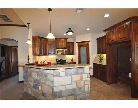 9320 Megans Way, Mcloud, OK 74851 photo 5
