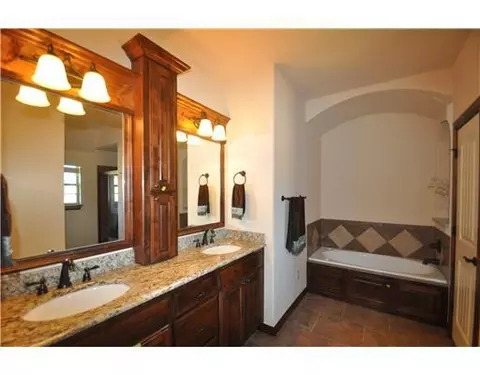 9320 Megans Way, Mcloud, OK 74851 photo 8