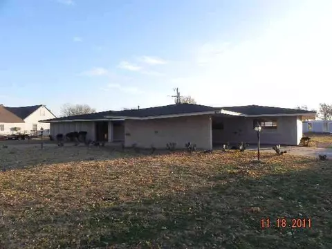 906 N Forrest St, Watonga, OK 73772 photo 1