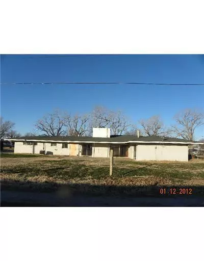 906 N Forrest St, Watonga, OK 73772 photo 2