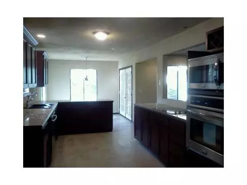 3205 S Adobe Dr, Edmond, OK 73013 photo 5