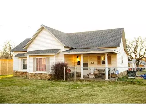 1135 E 9th St, Shawnee, OK 74804 photo 1